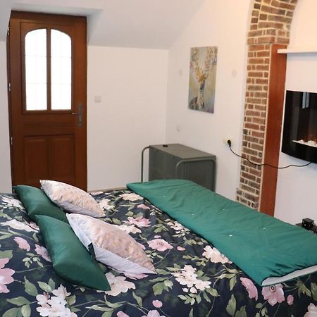 Le Jardin Des Roses Gerponville Exterior foto